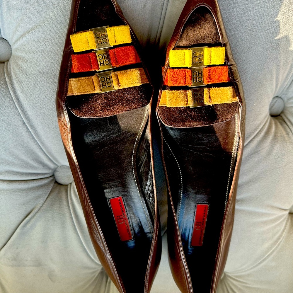 Size 8.5, Carolina Herrera brown leather flats with suede bow detail